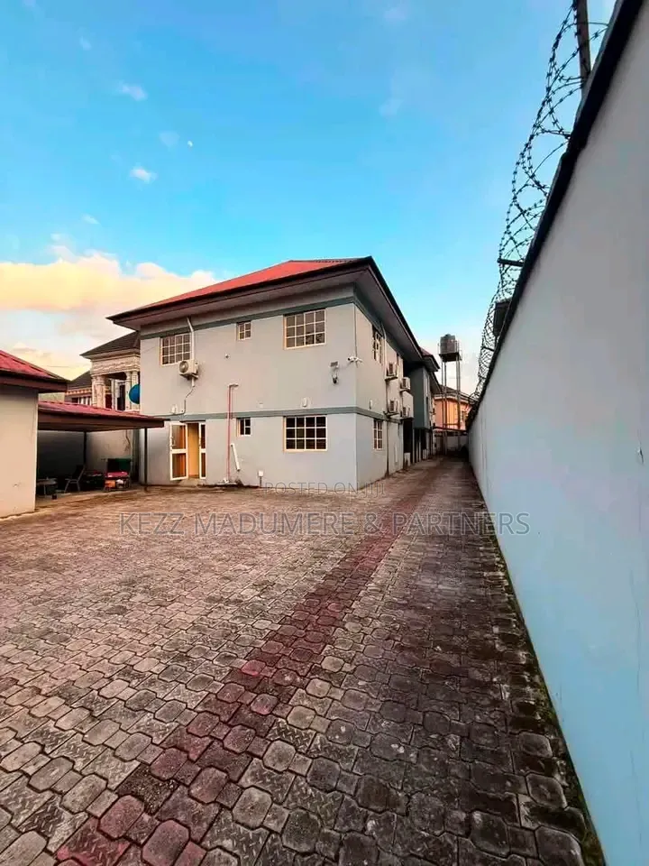 5bdrm Block of Flats in Rumuibekwe Housing for sale in Rumuibekwe