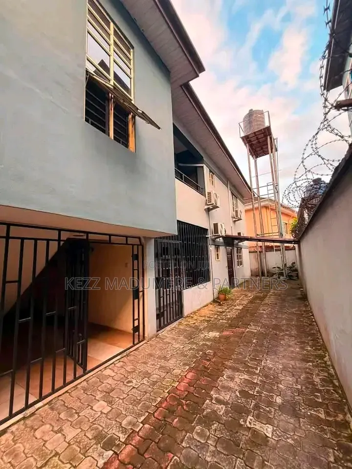 5bdrm Block of Flats in Rumuibekwe Housing for sale in Rumuibekwe