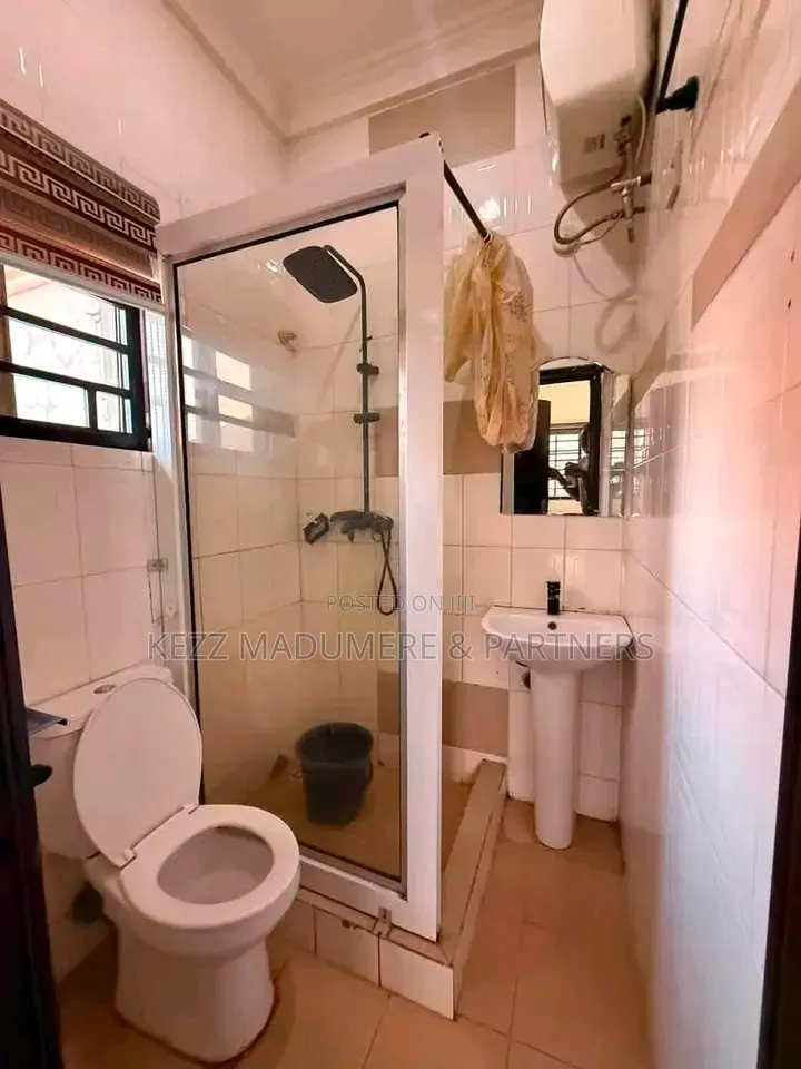 5bdrm Block of Flats in Rumuibekwe Housing for sale in Rumuibekwe