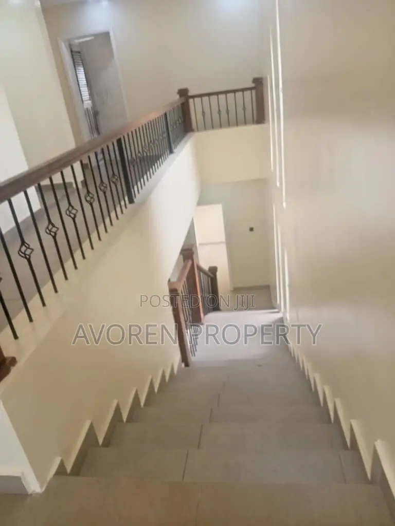 4bdrm Apartment in Carlton Gate Estate, Chevron for rent in Chevron
