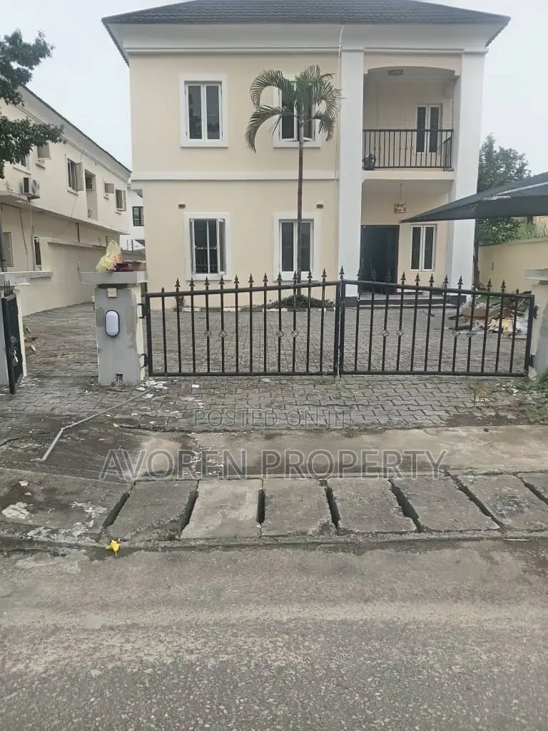 4bdrm Apartment in Carlton Gate Estate, Chevron for rent in Chevron