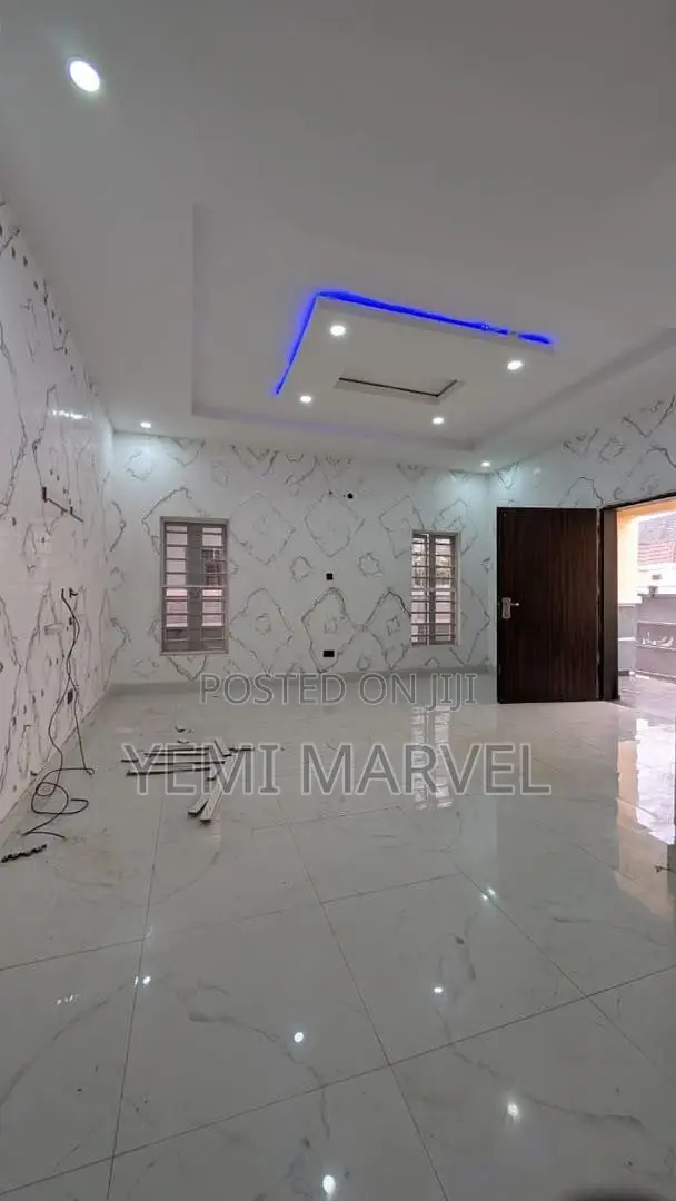 3bdrm Bungalow in Bashorun Housing for sale in Akobo