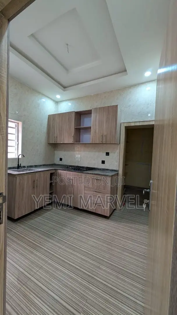 3bdrm Bungalow in Bashorun Housing for sale in Akobo