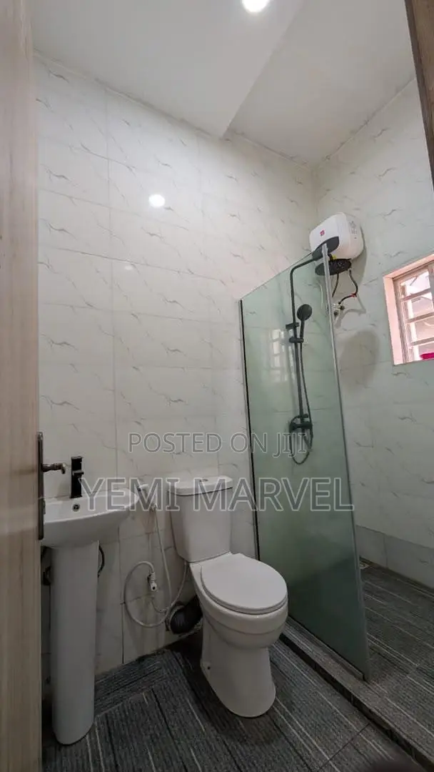 3bdrm Bungalow in Bashorun Housing for sale in Akobo