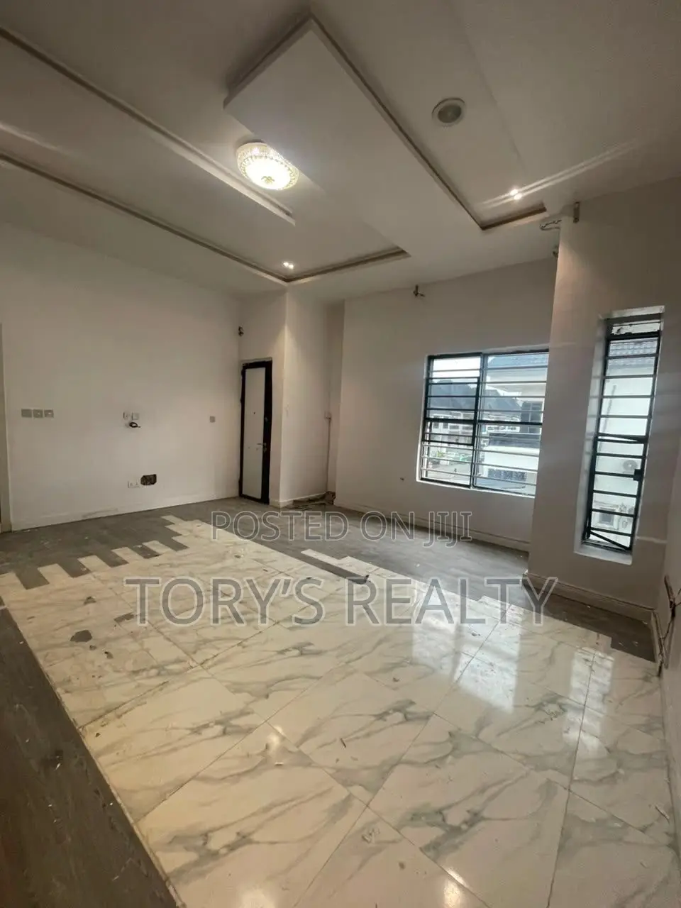 Mini Flat in Chevron for rent in Chevron