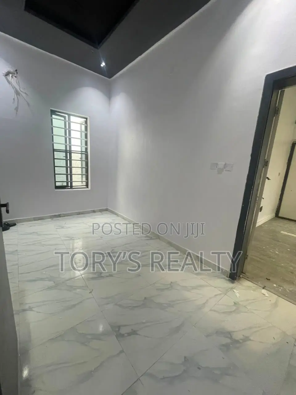 Mini Flat in Chevron for rent in Chevron
