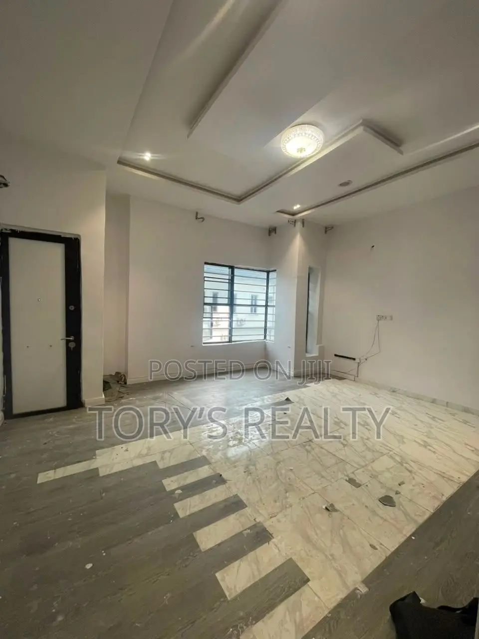 Mini Flat in Chevron for rent in Chevron