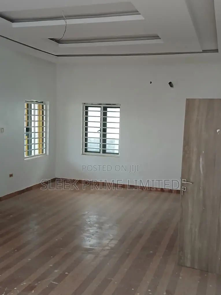 5bdrm Duplex in Lugbe District for sale in Lugbe District