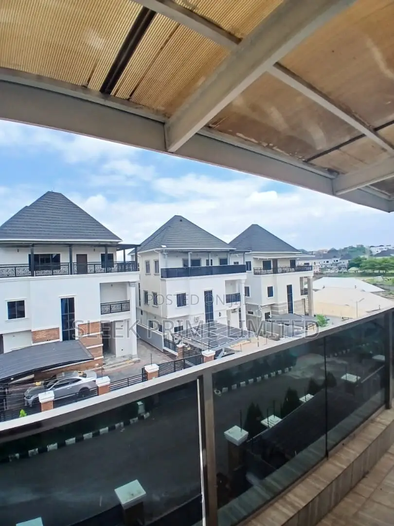 5bdrm Duplex in Lugbe District for sale in Lugbe District