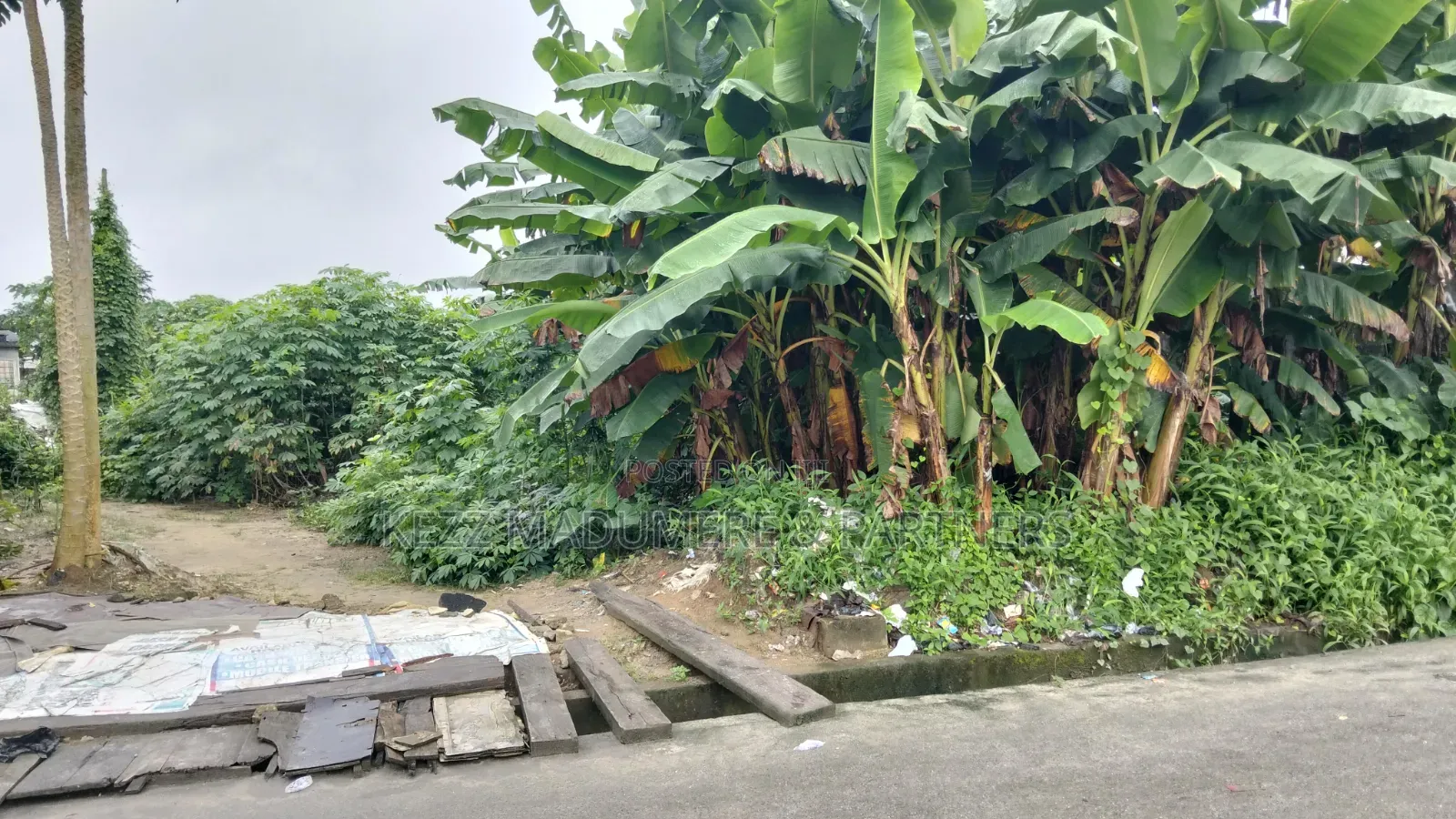 For Sale : 10 Plots , 1 Pole Off Major Sars Road, Ph in New Layout