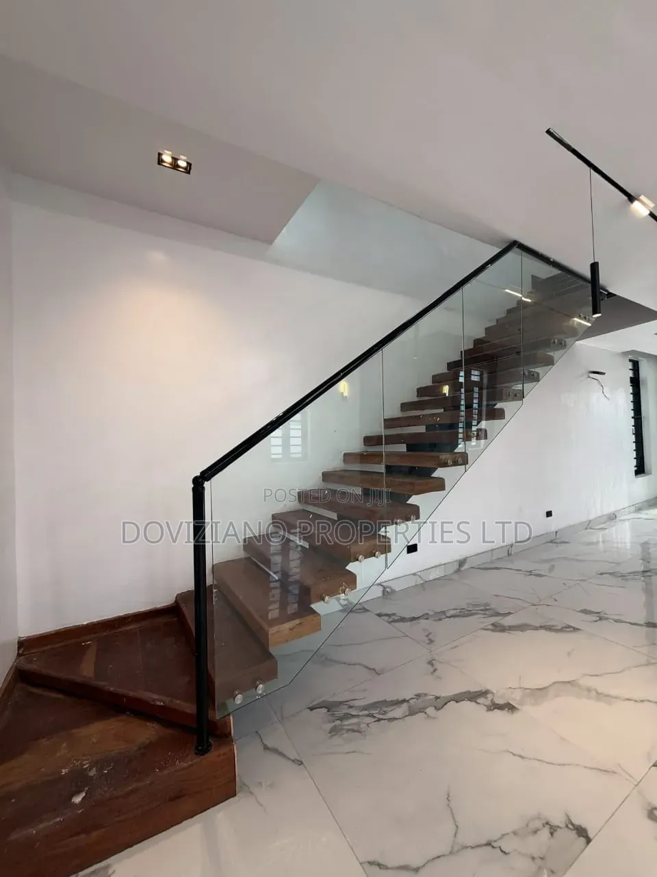5bdrm Duplex in Lekki Phase 1 for sale in Lekki Phase 1