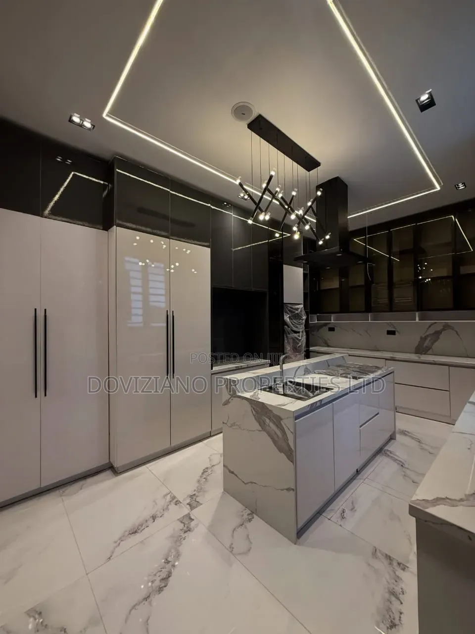 5bdrm Duplex in Lekki Phase 1 for sale in Lekki Phase 1