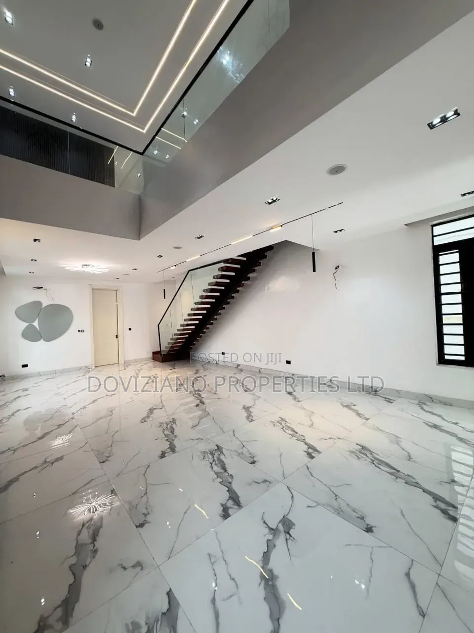 5bdrm Duplex in Lekki Phase 1 for sale in Lekki Phase 1