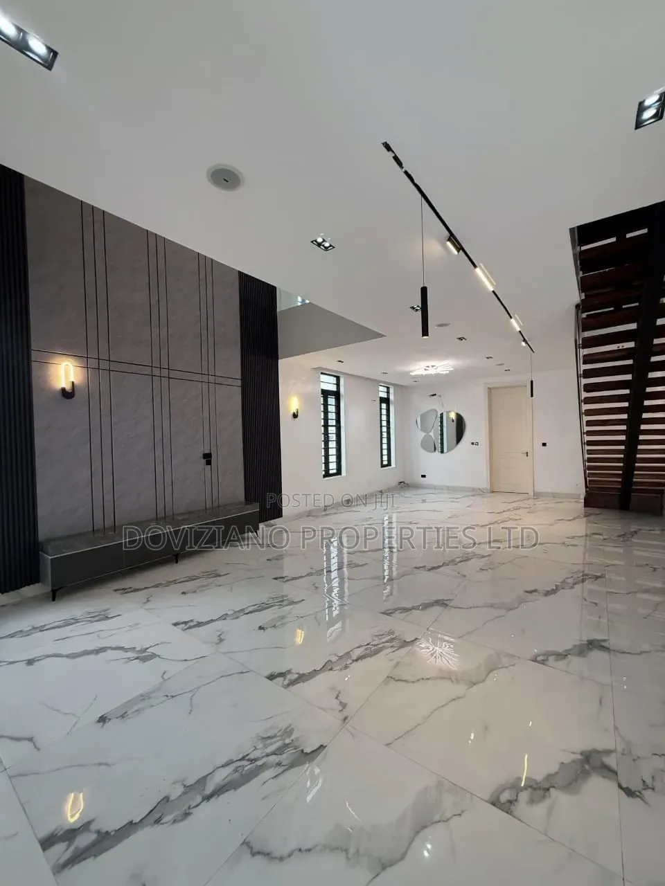 5bdrm Duplex in Lekki Phase 1 for sale in Lekki Phase 1