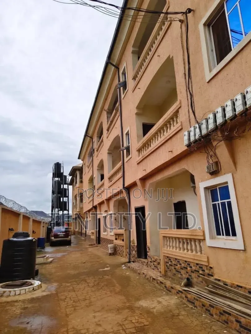 3bdrm Apartment in Emene, Enugu for sale in Enugu