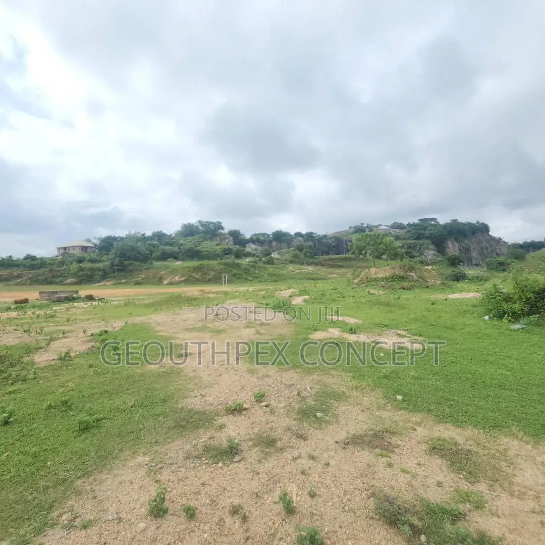 13 Acres of Land Along Ojoo Expressway, Ibadan in Ibadan
