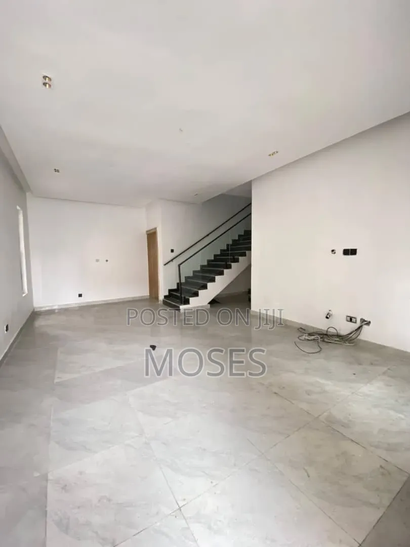 4bdrm Duplex in Inside An Access, Chevron for sale in Chevron