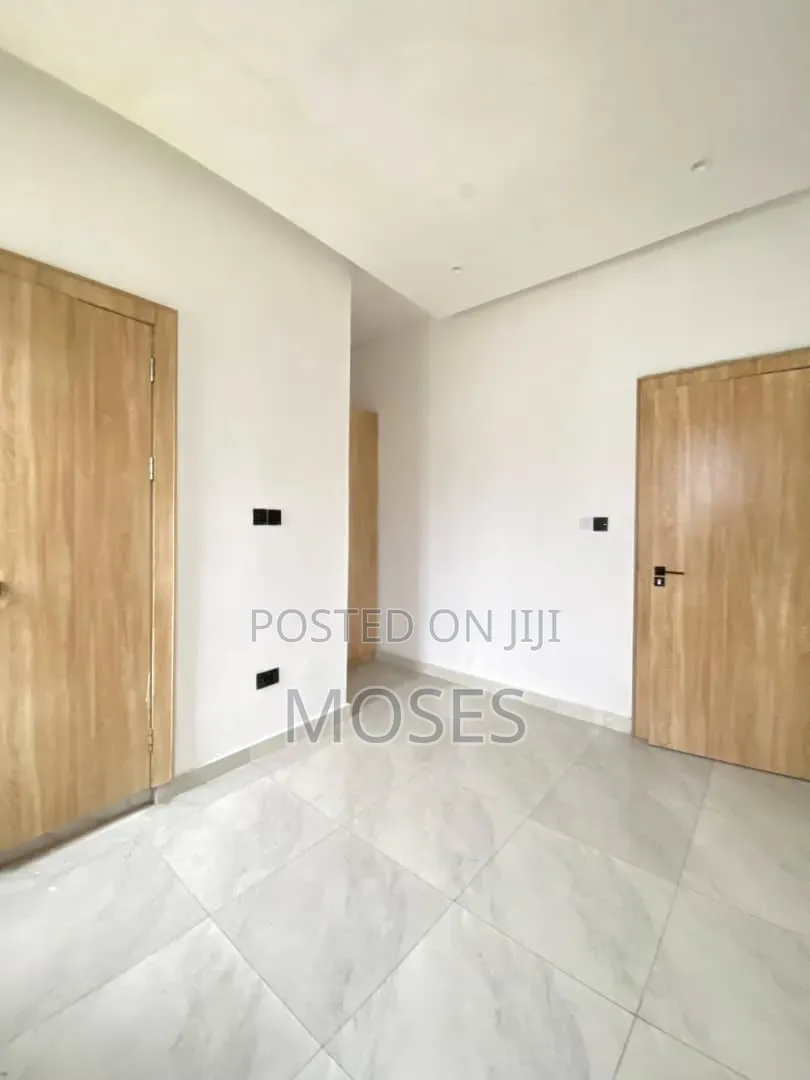 4bdrm Duplex in Inside An Access, Chevron for sale in Chevron