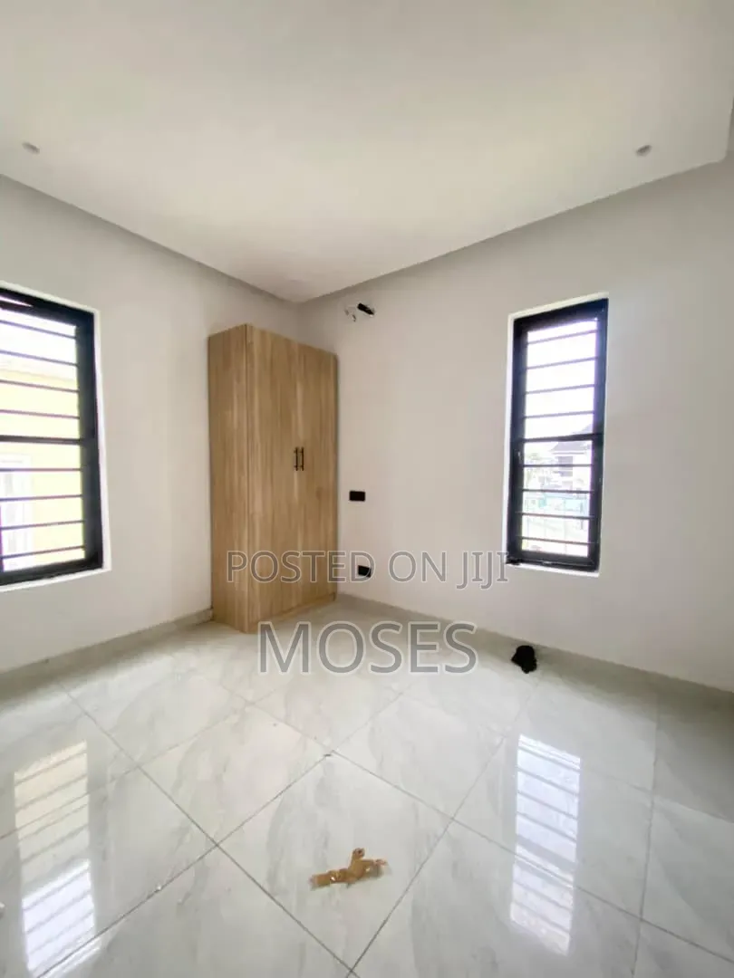 4bdrm Duplex in Inside An Access, Chevron for sale in Chevron
