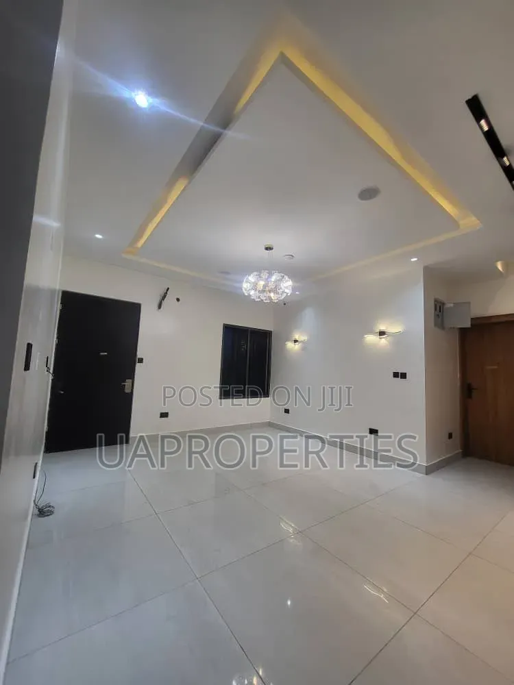 Furnished 6bdrm Mansion in Chevron for sale in Chevron