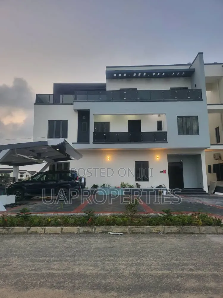 Furnished 6bdrm Mansion in Chevron for sale in Chevron