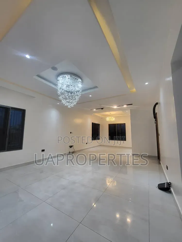 Furnished 6bdrm Mansion in Chevron for sale in Chevron