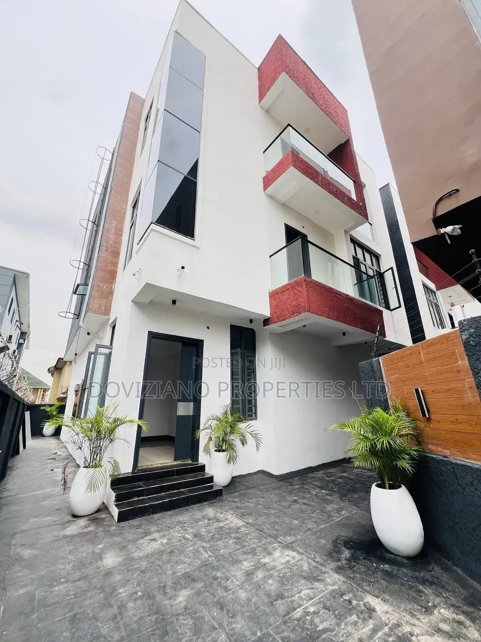 5bdrm Duplex in Lekki Phase 1 for sale in Lekki Phase 1