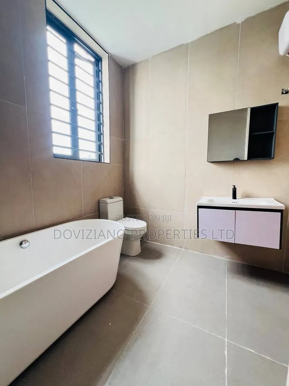 5bdrm Duplex in Lekki Phase 1 for sale in Lekki Phase 1