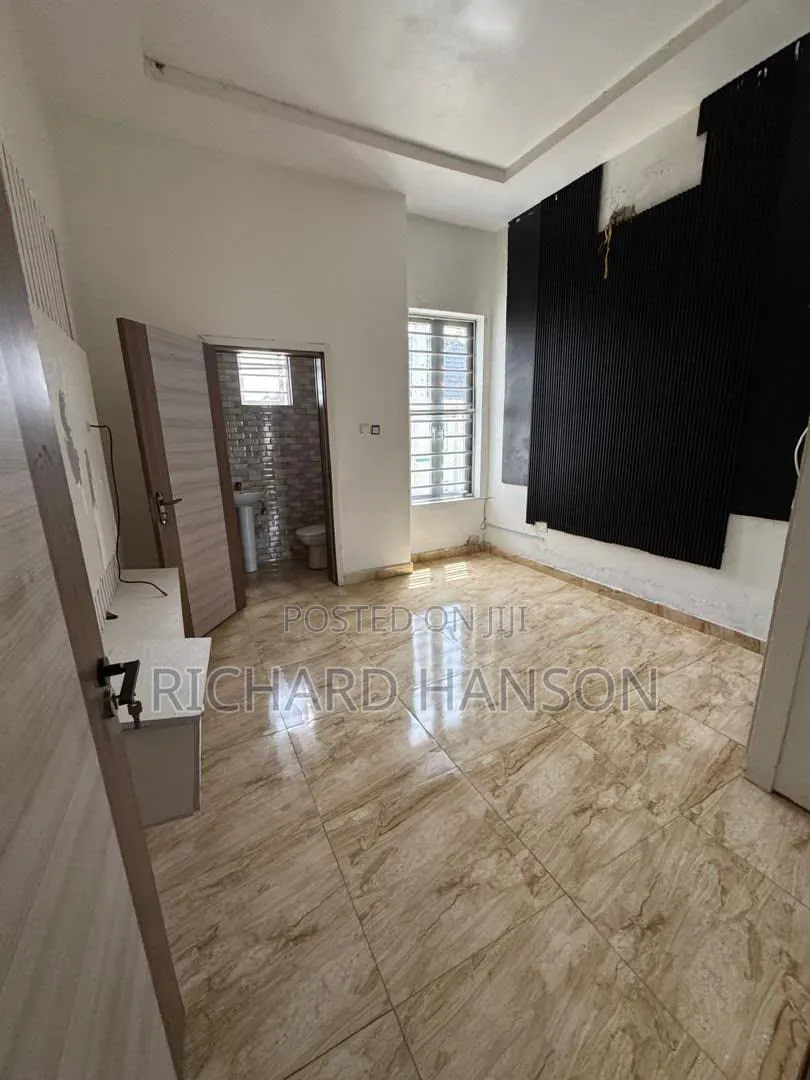 1bdrm Shared Apartment in Orchid (1Room), Chevron for rent in Chevron