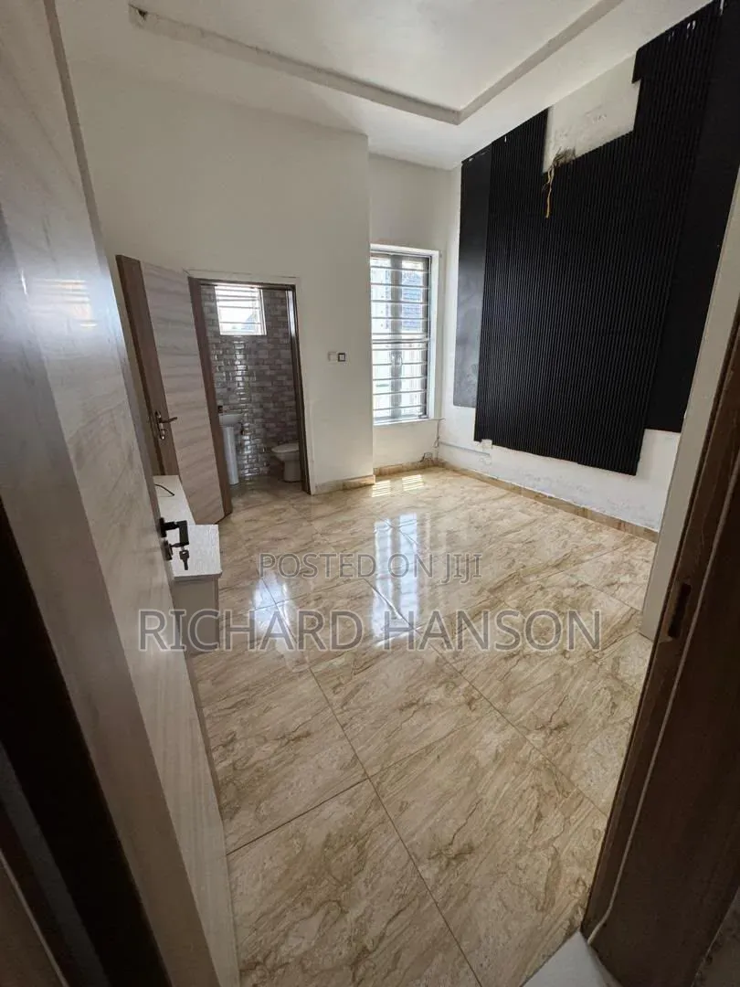1bdrm Shared Apartment in Orchid (1Room), Chevron for rent in Chevron