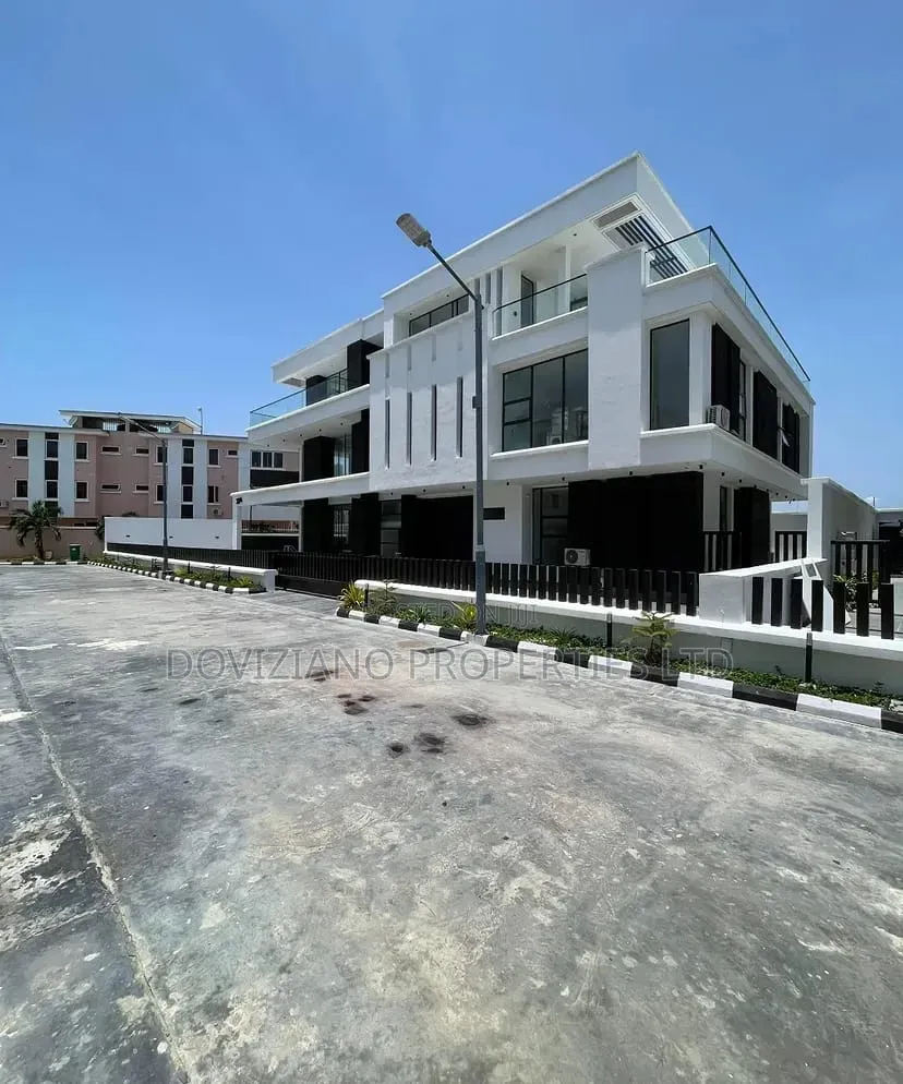 5bdrm Duplex in Osapa london for sale in Osapa london