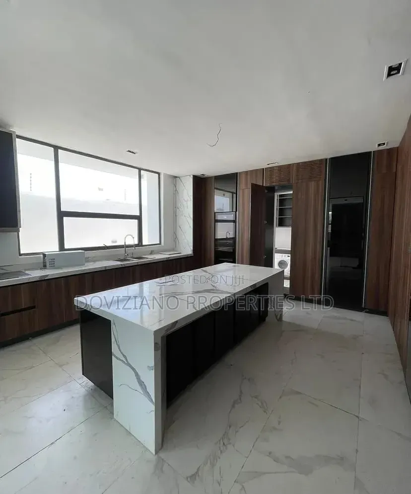 5bdrm Duplex in Osapa london for sale in Osapa london
