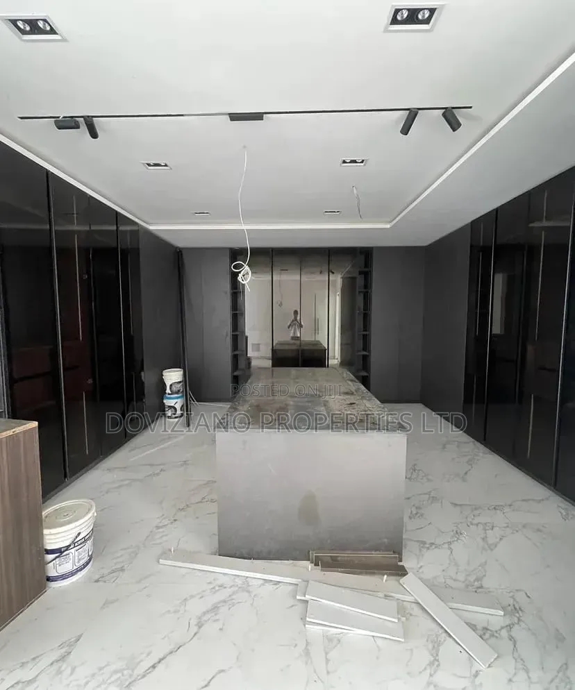 5bdrm Duplex in Osapa london for sale in Osapa london
