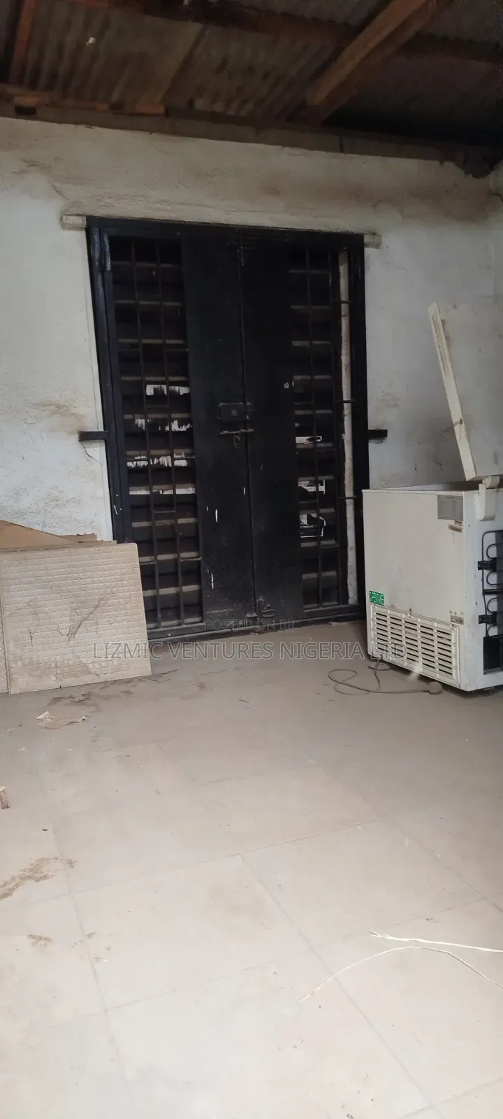 Standard Shop Tolet in Igando / Ikotun/Igando