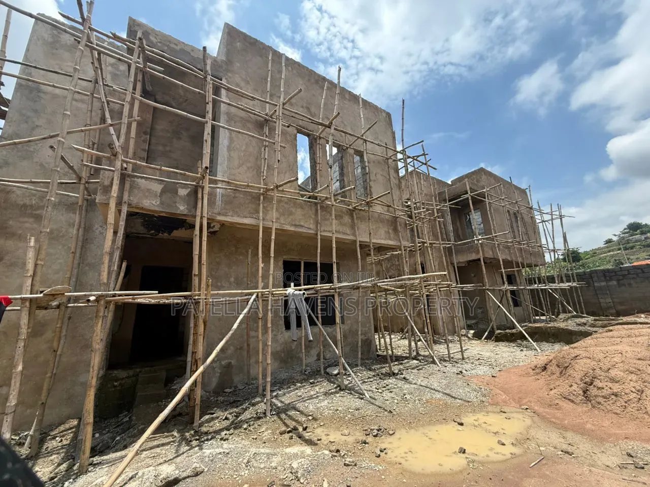 Fully Detached Duplex ! Close to Nizamiya Hospital. External Finishing in Idu
