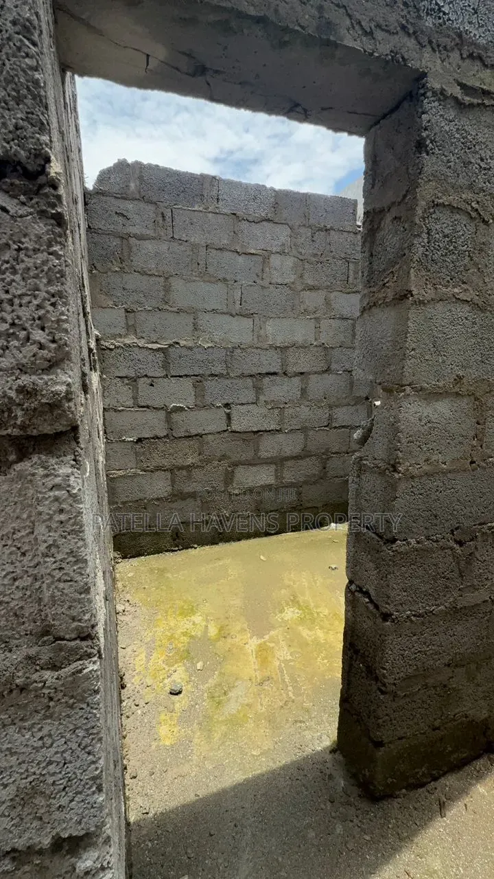 Fully Detached Duplex ! Close to Nizamiya Hospital. External Finishing in Idu
