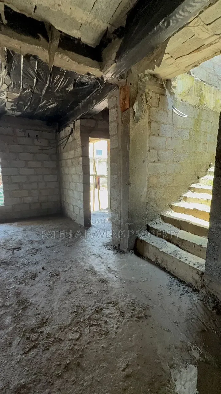 Fully Detached Duplex ! Close to Nizamiya Hospital. External Finishing in Idu
