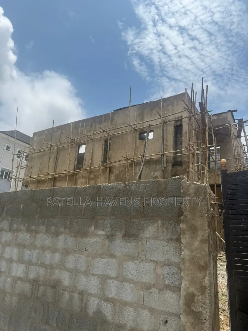 Fully Detached Duplex ! Close to Nizamiya Hospital. External Finishing in Idu