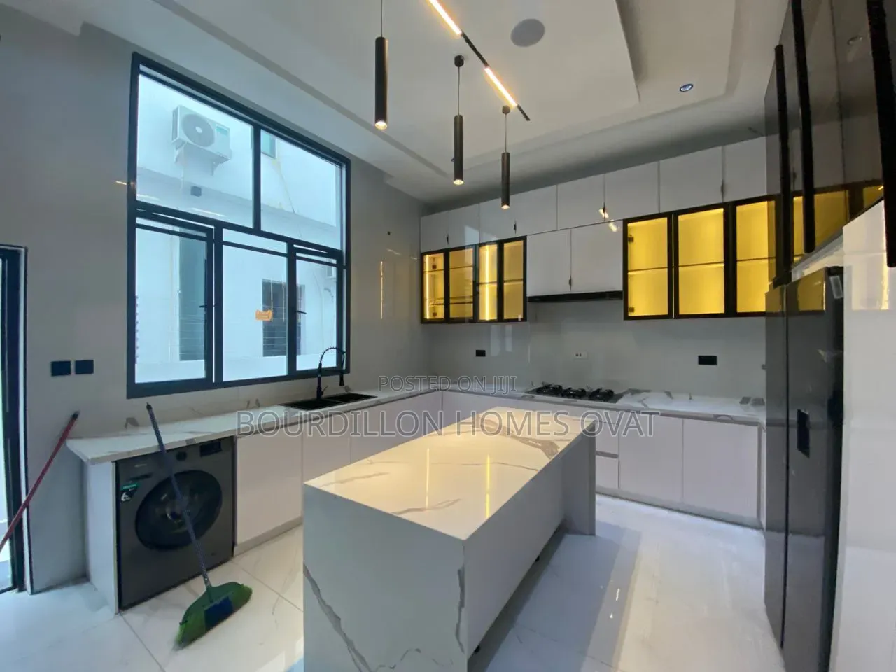 5bdrm Duplex in Osapa London Lekki for sale in Osapa london