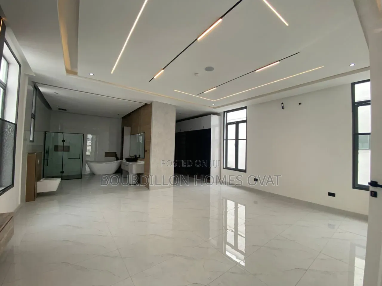 5bdrm Duplex in Osapa London Lekki for sale in Osapa london