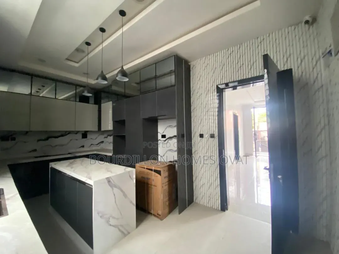 4bdrm Penthouse in Osapa London Lekki for sale in Osapa london