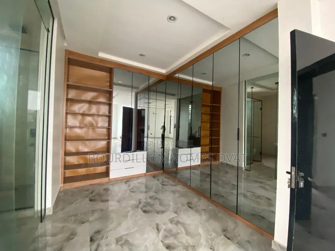 4bdrm Penthouse in Osapa London Lekki for sale in Osapa london