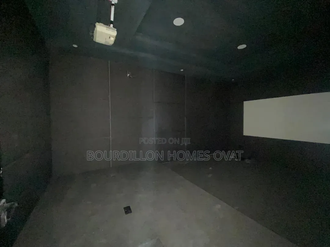 4bdrm Penthouse in Osapa London Lekki for sale in Osapa london