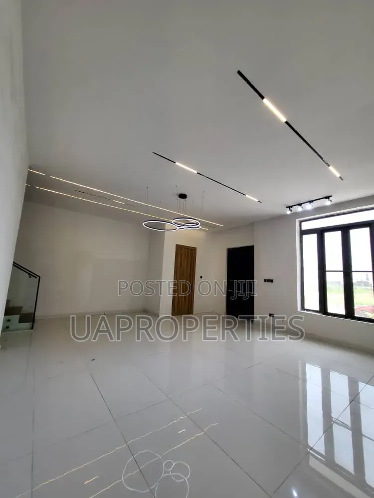 Furnished 4bdrm Duplex in Chevron for sale in Chevron