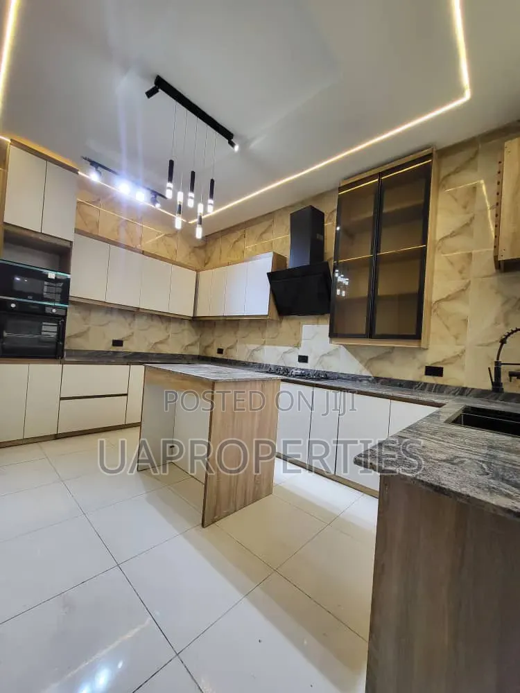 Furnished 4bdrm Duplex in Chevron for sale in Chevron