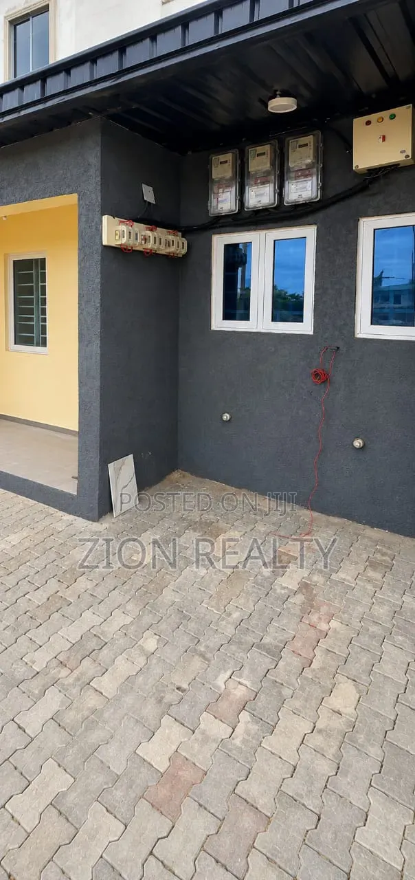 Mini Flat in Royal Garden Estate, Lakowe for rent in Lakowe