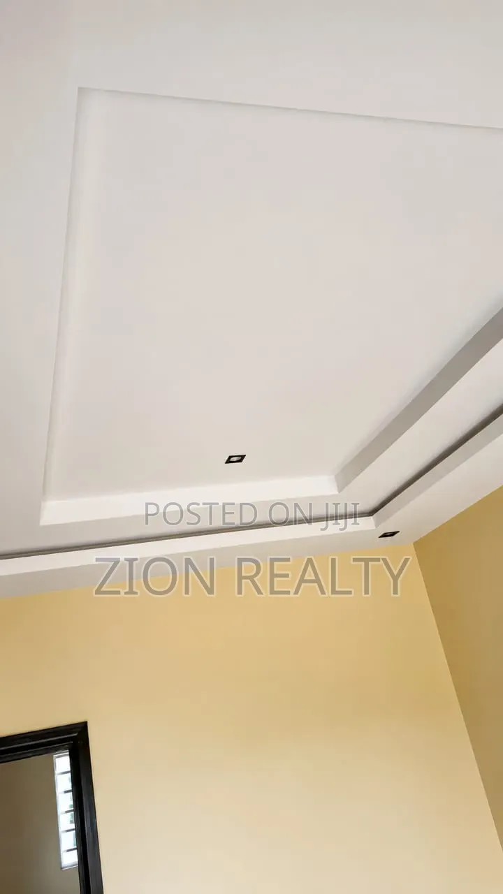 Mini Flat in Royal Garden Estate, Lakowe for rent in Lakowe