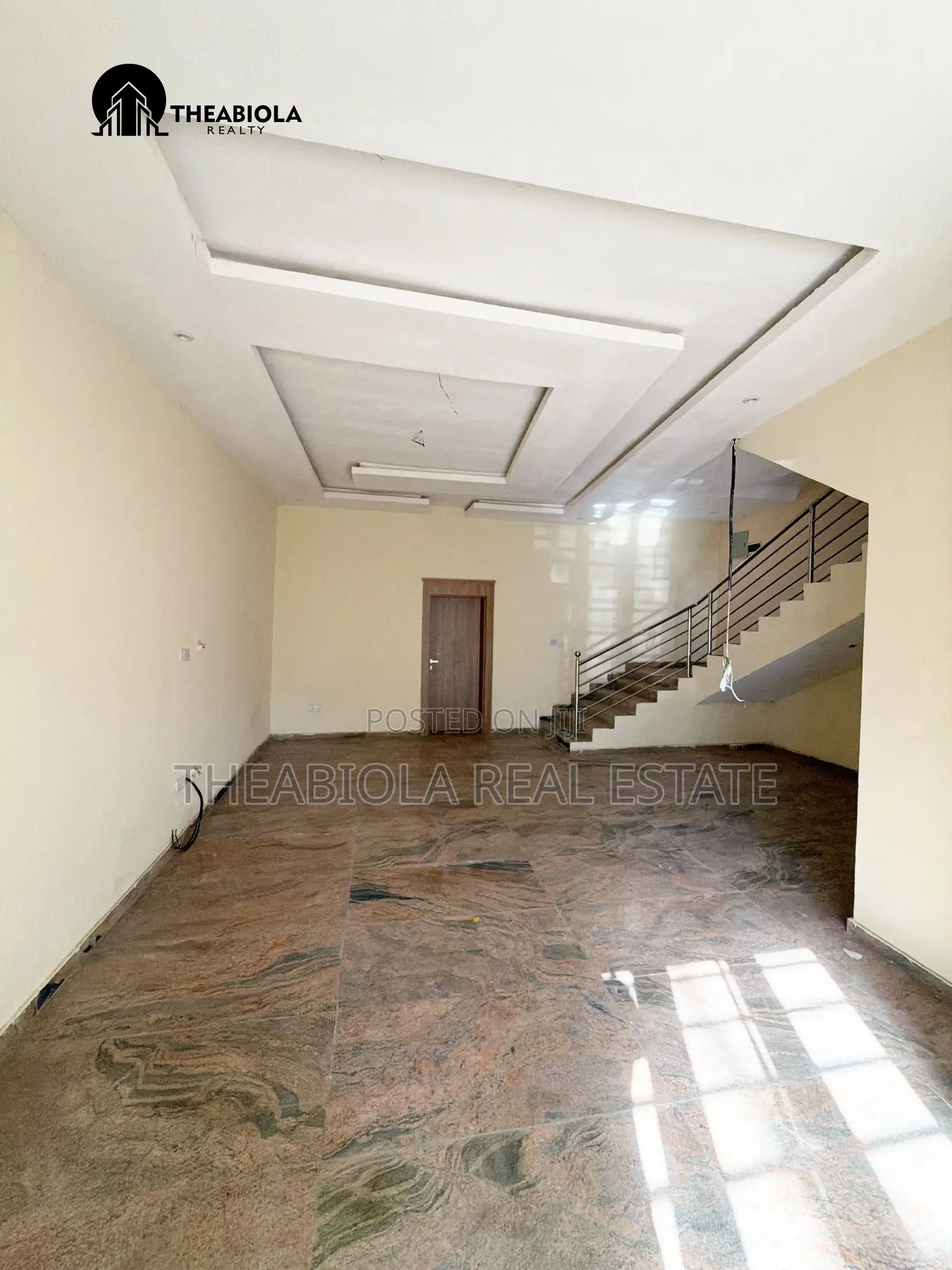 5bdrm Townhouse/Terrace in In A Mini Estate, for sale in Gudu