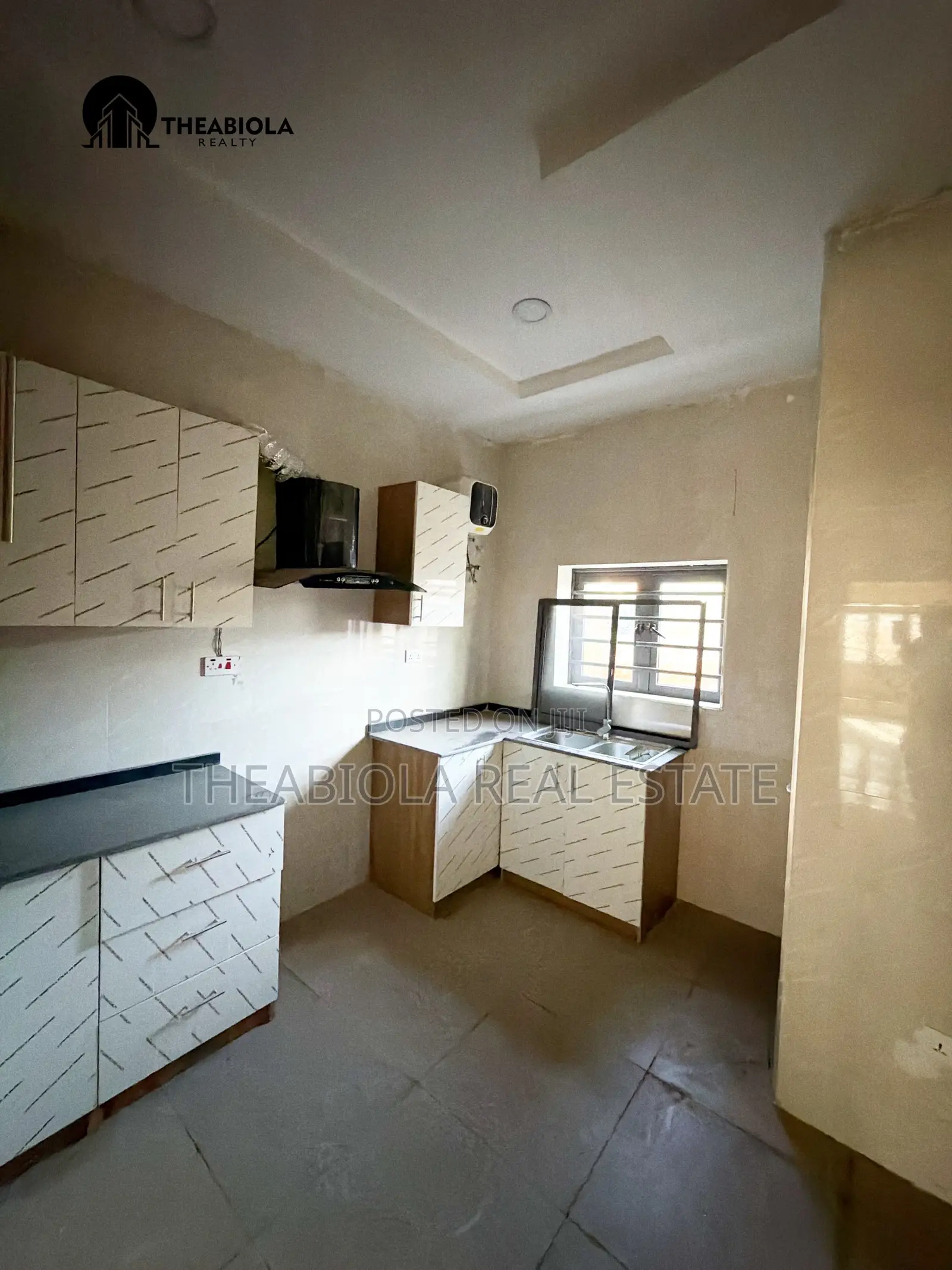 5bdrm Townhouse/Terrace in In A Mini Estate, for sale in Gudu