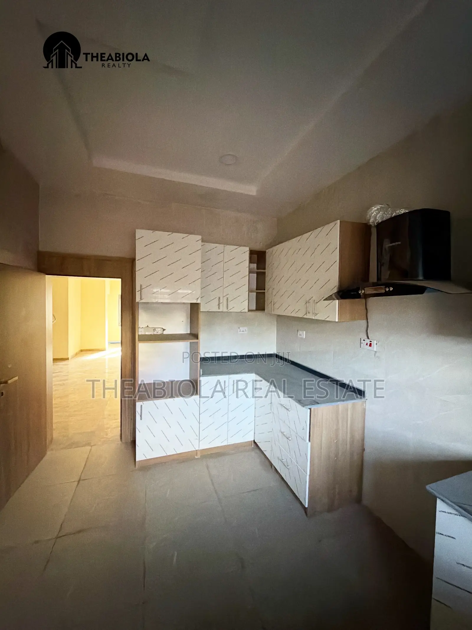 5bdrm Townhouse/Terrace in In A Mini Estate, for sale in Gudu